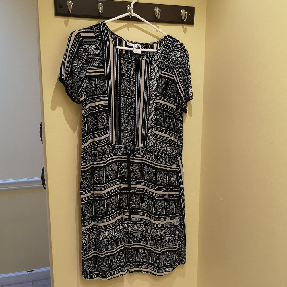 Black and white dress/top